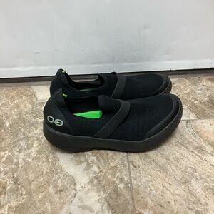 Oofos sneakers size 9